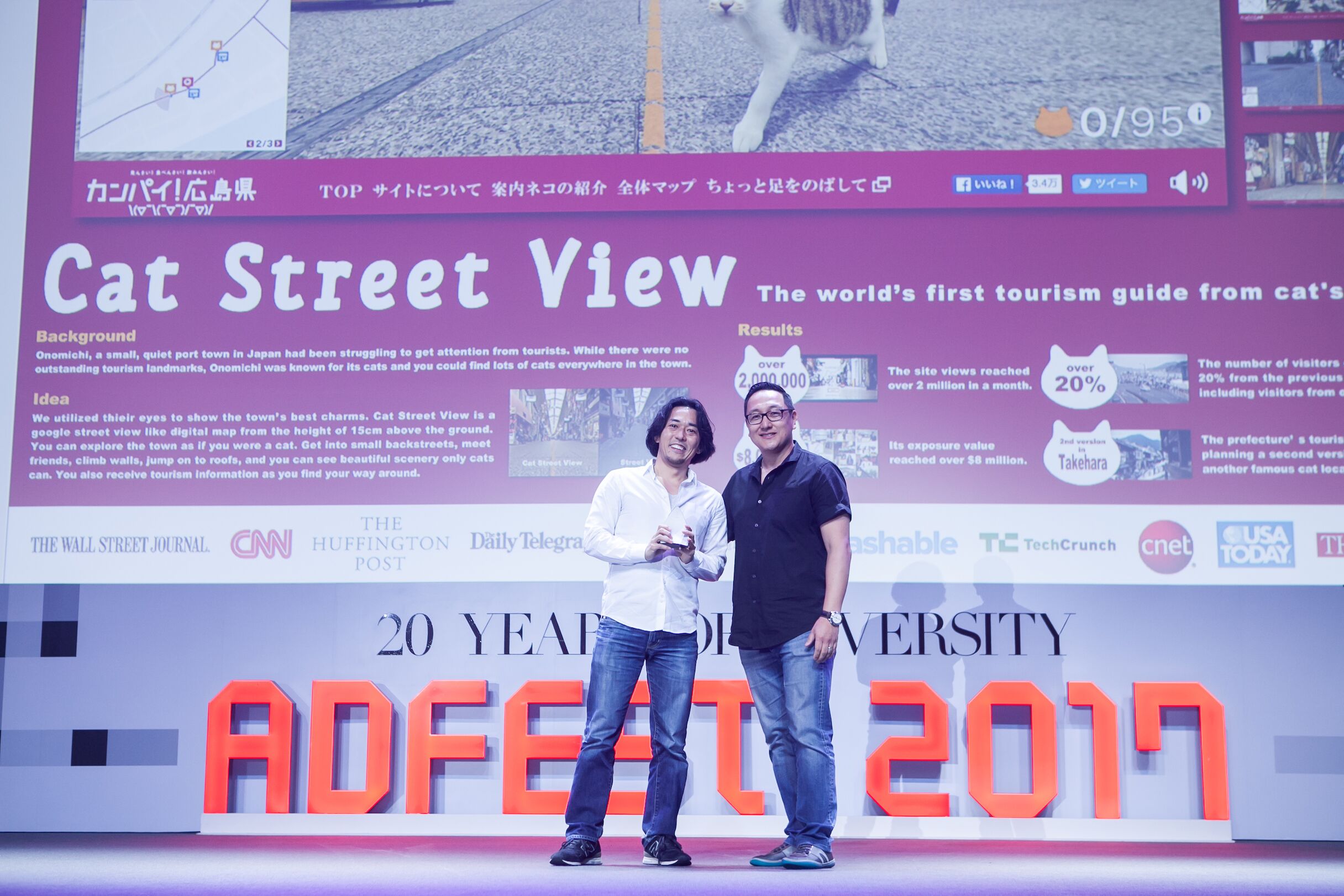 制作チームを代表してEFFECTIVE LOTUSを受け取るBBDO JAPAN本多正樹 (写真 左)